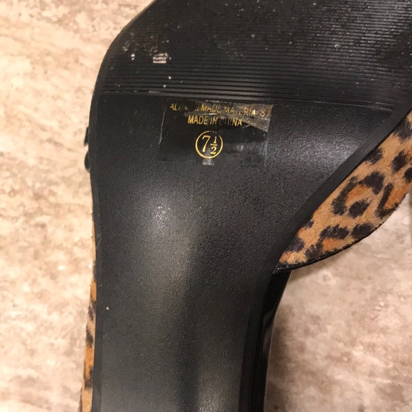 Sexy size 7.5 leopard heels - Picture 7 of 8
